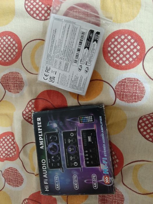 Se vinde 3 Huse Redmi A3 și amplificator cu cablu