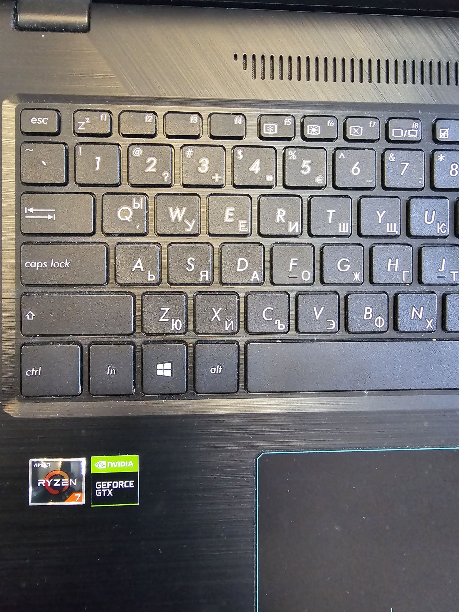 Лаптоп ASUS VivoBook X570DD AMD Ryzen 7 3700U