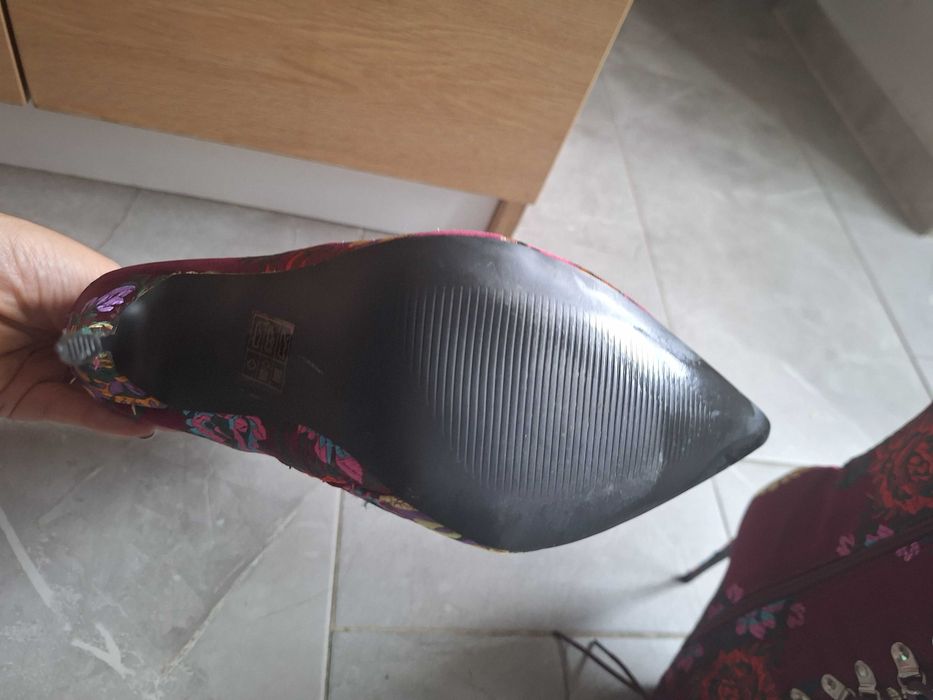 Бутикови ботуши носени само веднъж