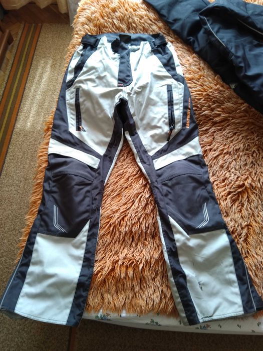 Каска Shark, мото панталон 2, яке 3, ръкавици,колан, дъждобран, чанта.