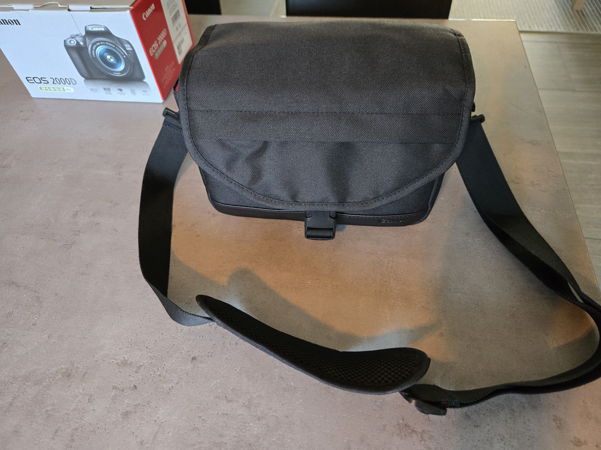 Canon Eos dslr 2000D