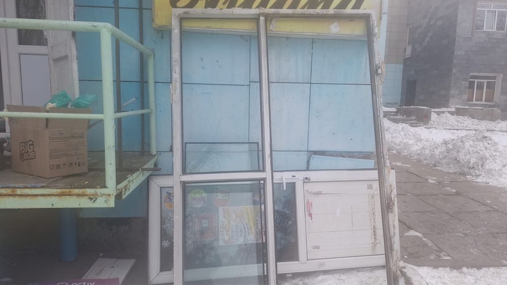 Продам двери пластиковые б/у не дорого