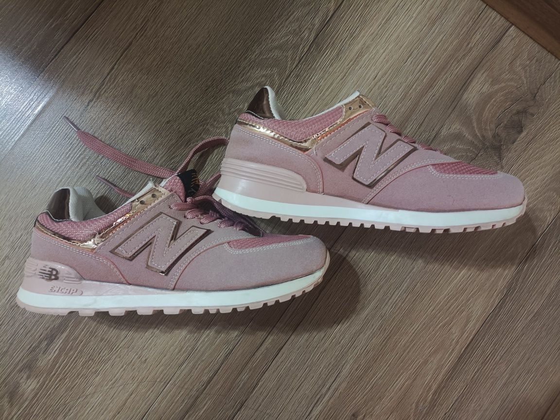 Стильные кроссовки New Balance