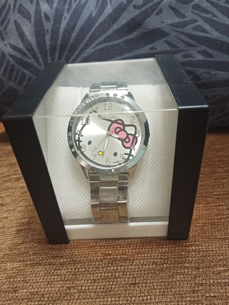 Нов детски часовник Hello Kitty