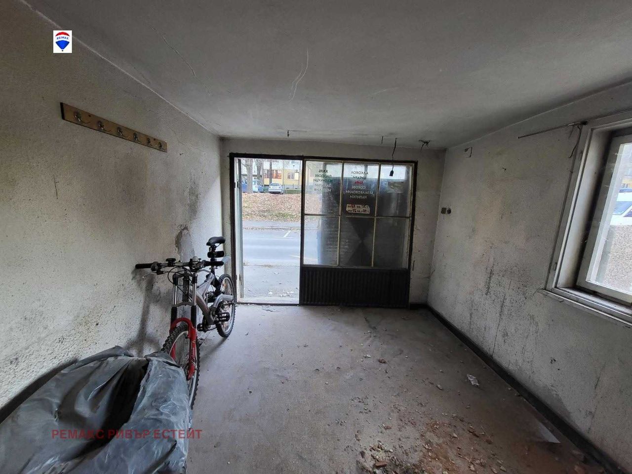 Продава се Гараж / Паркомясто в Русе, Родина 2 - 20 кв.м за 1525 €/кв.м - Снимка #1