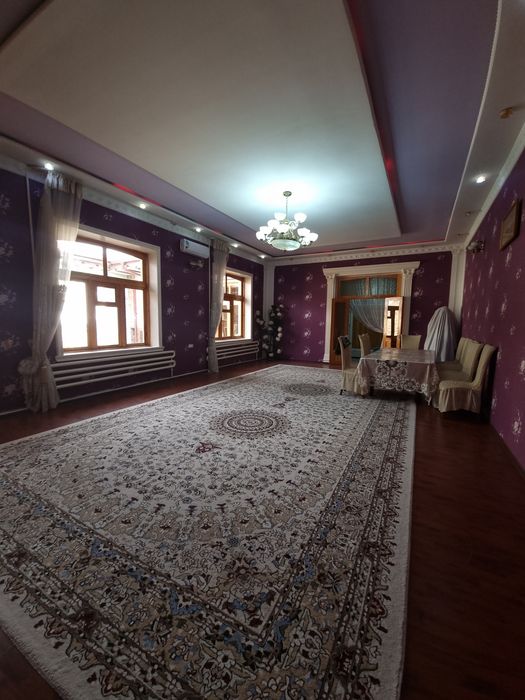 Xovli, hovli sotiladi samarqand shahar markazida sentrda kir yasha uy