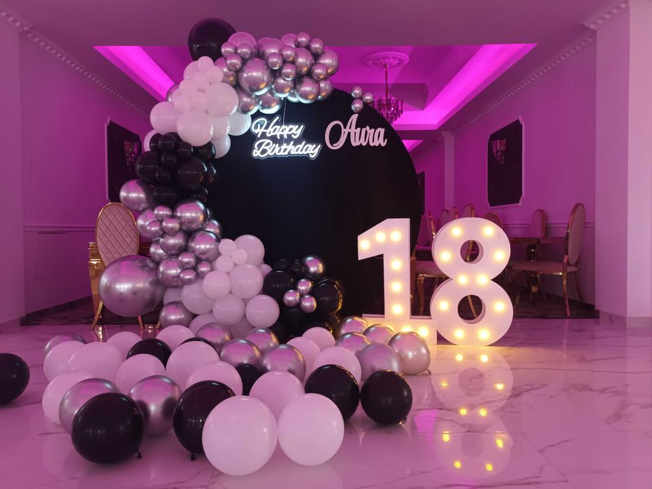 Aranjamente majorat Decor baloane Photocorner 18 ani / zi de nastere