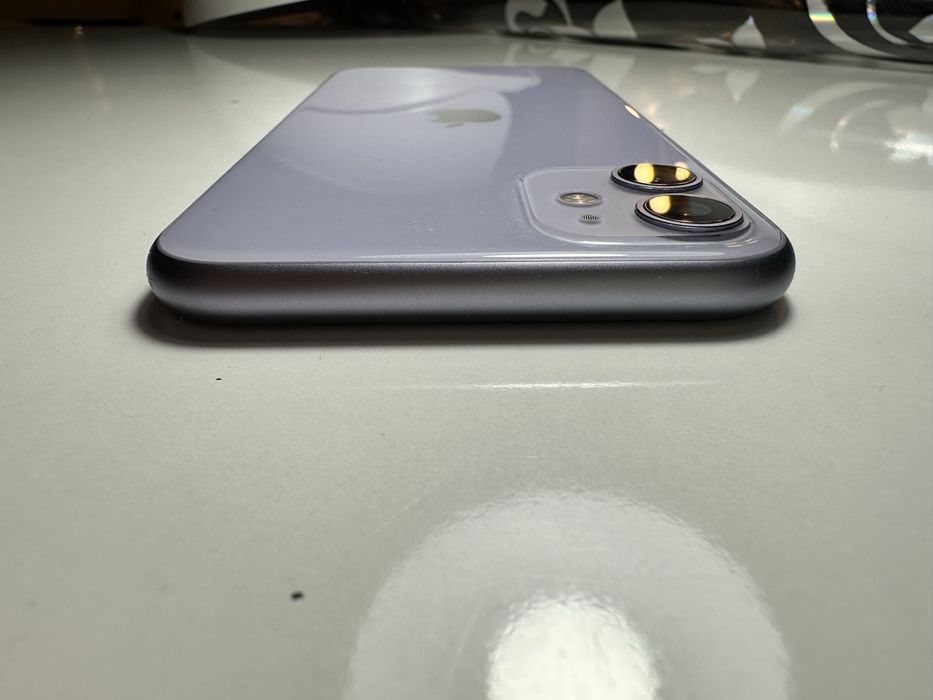 iPhone 11 cu 6 huse cadou !