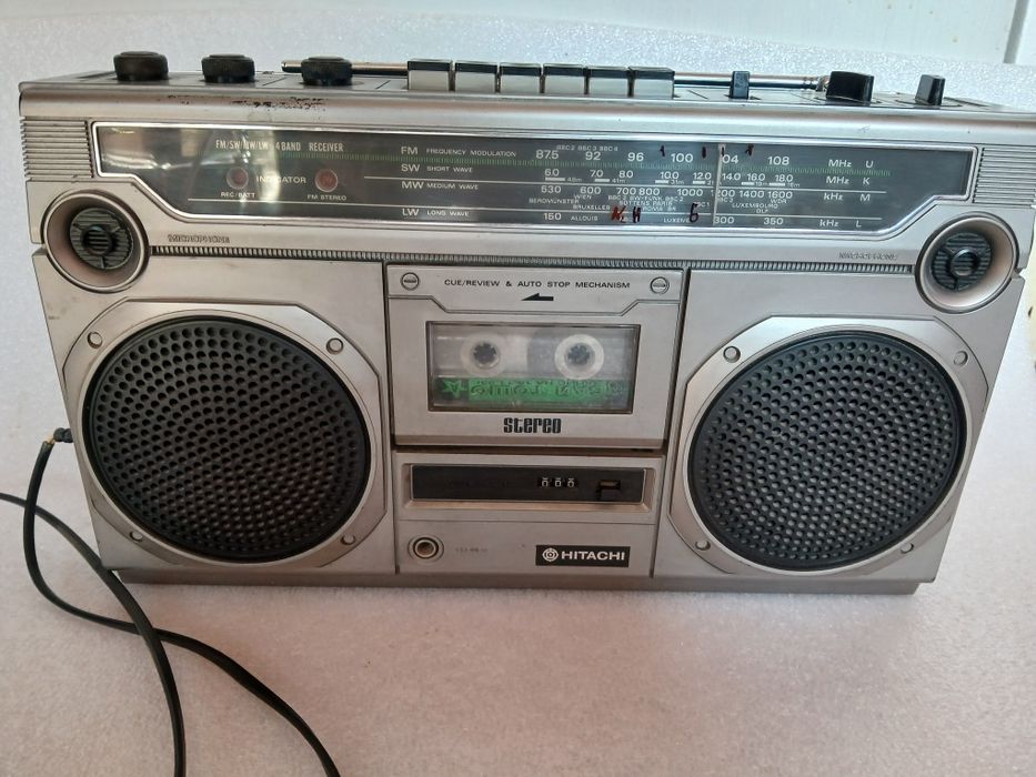 Радиокасетофон Hitachi TRK 8000E.