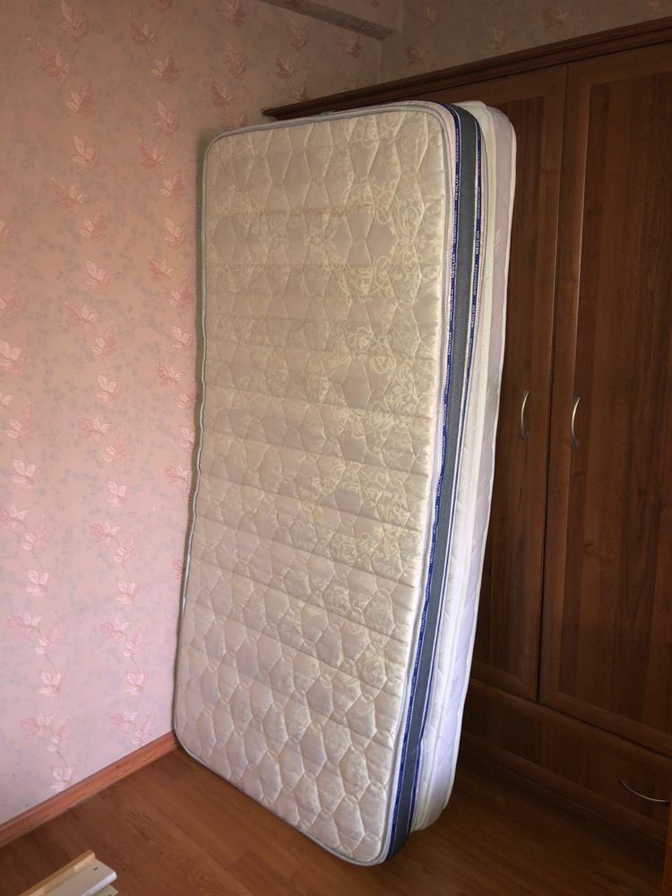 Продается двухъярусная кровать.