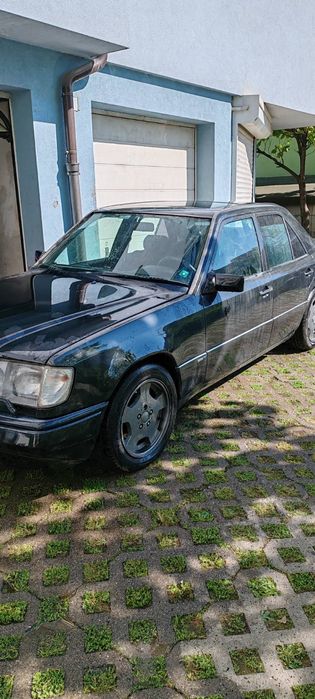 Продавам Мерцедес Е 300