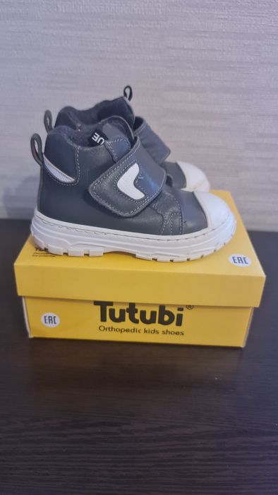 Продам детскую обувь