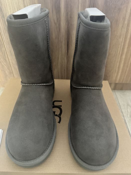 Cizme UGG Classic Short II marime 36 / noi