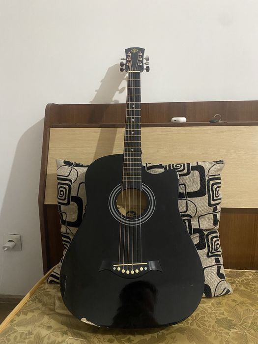 гитара  гарантия нету