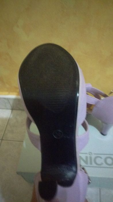 Сандали с ресни на ток