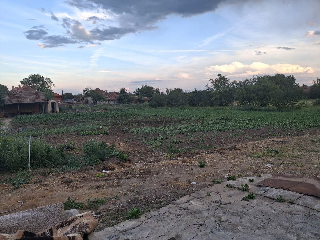 Продавам къща с. Бреница