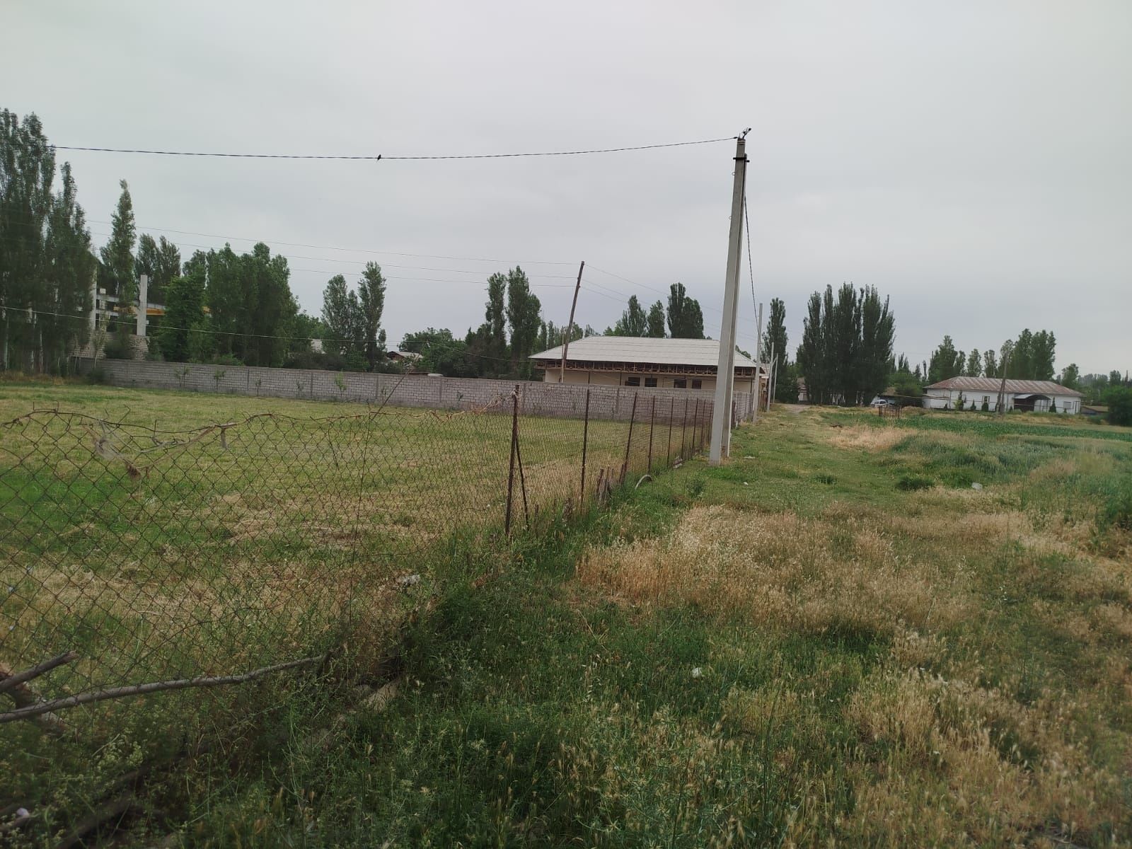 Янги Тошкент участок с времянкой