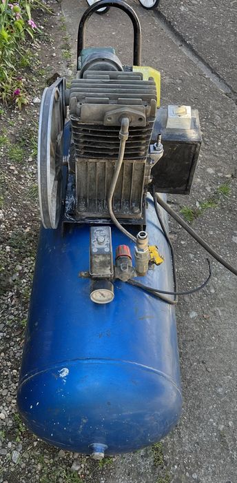 Compresor trifazic 100 l , 15 Bar