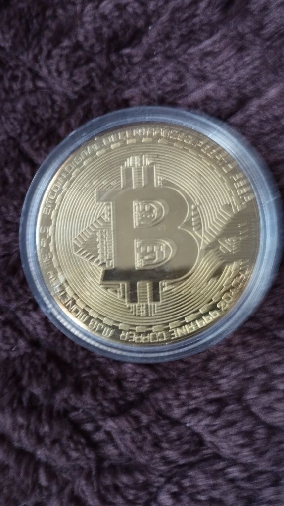 Сувенирная монета Биткоин новая