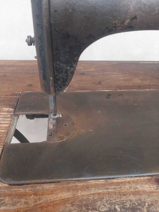 Mașină de cusut Singer 16k33