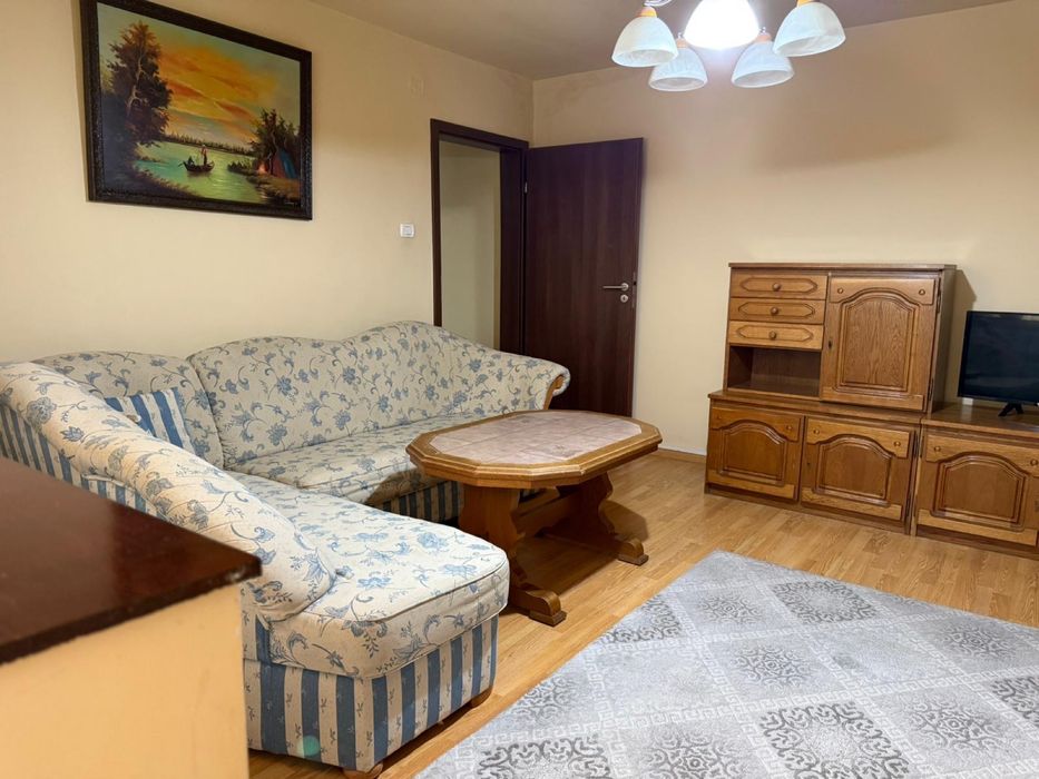 Ap zona Modern, S. Barnutiu (in spatele H. Strelitia)