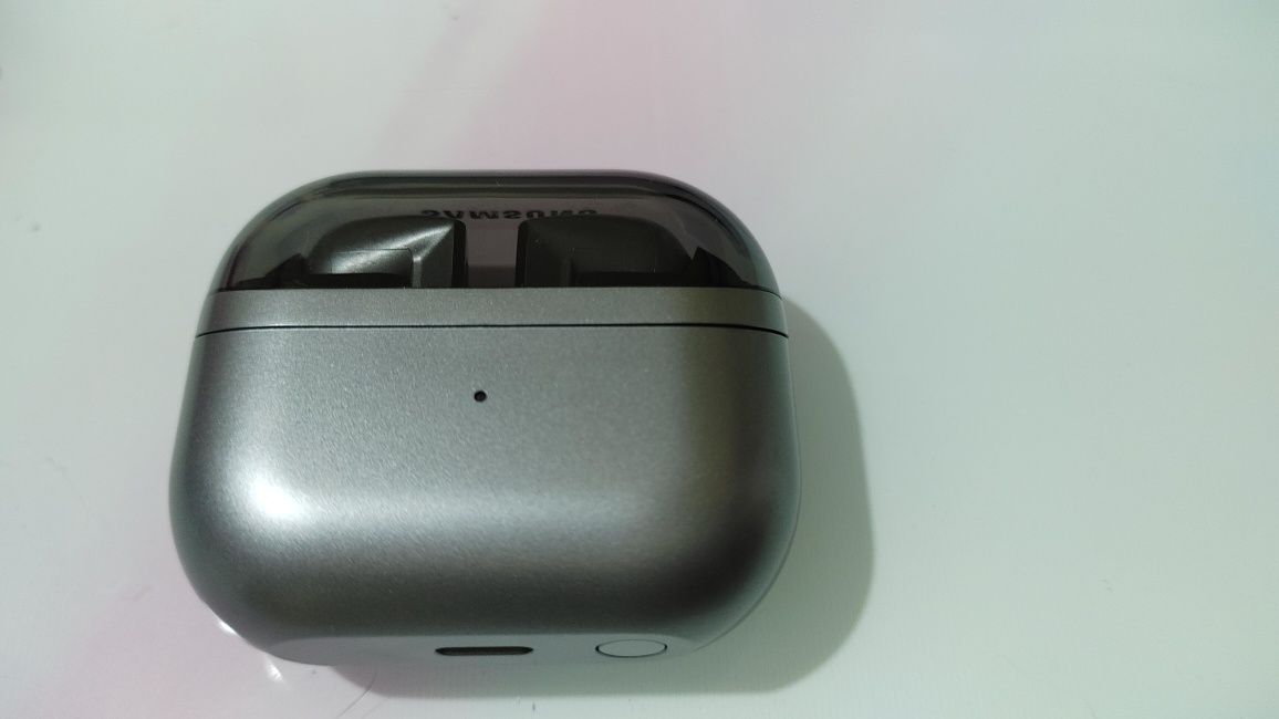 Продавам безжични смарт слушалки Samsung Galaxy Buds3 Pro