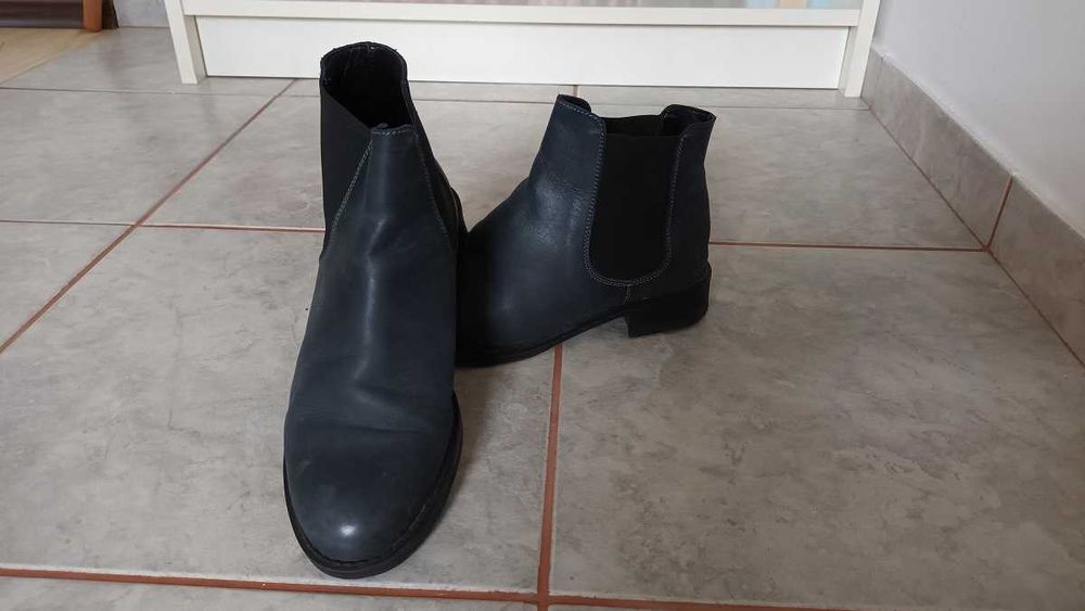 Vand cizme dama mar. 35, preturi modice