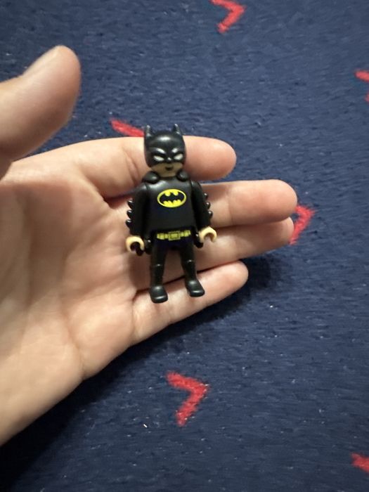Класная фигурка каликцоная бетмен