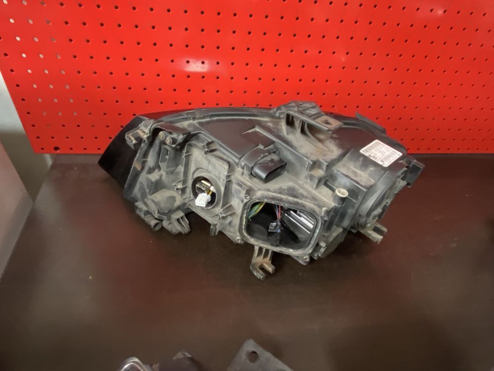 Far dreapta bixenon adaptiv si led Audi A4 B8 nonfacelift pana la 2012