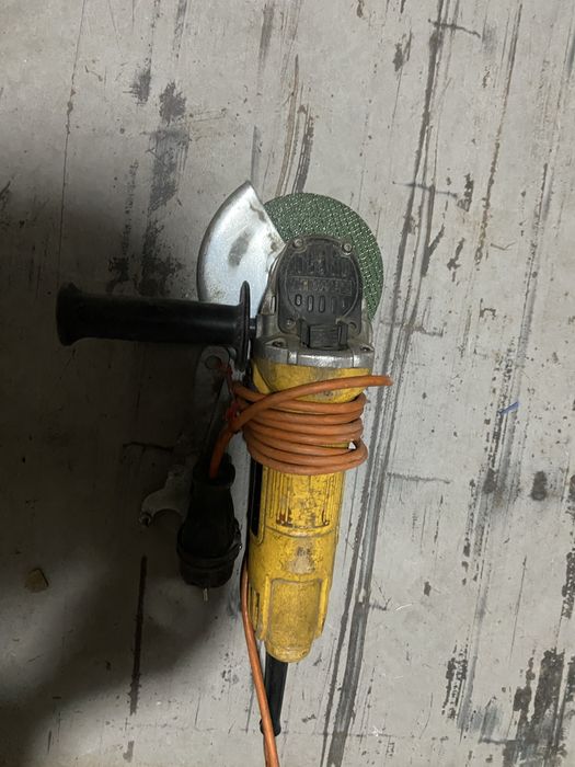 Болгарка ( угловая шлифовальная )