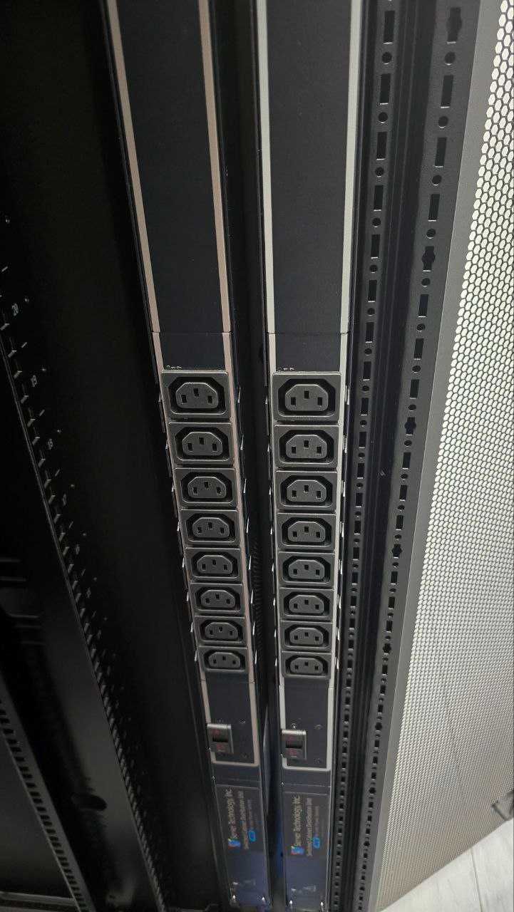 Server Technology Switched PDU 2x(24xC13) Smart PDU