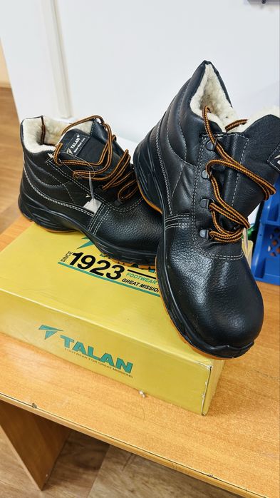 Спец ботинки новая 10,000 тг.