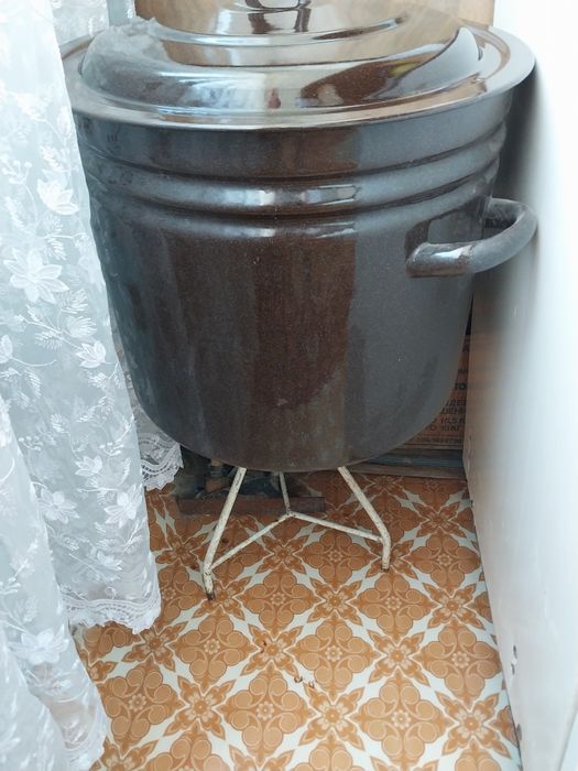 Продам бак 50 л эмалированный.