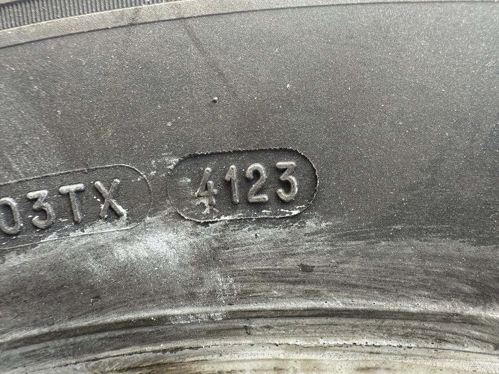 2 броя 385/55r22.5 Michelin dot 4123