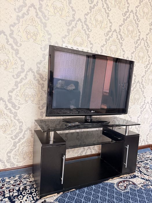 LG televizor padstavkasi bilan sotiladi