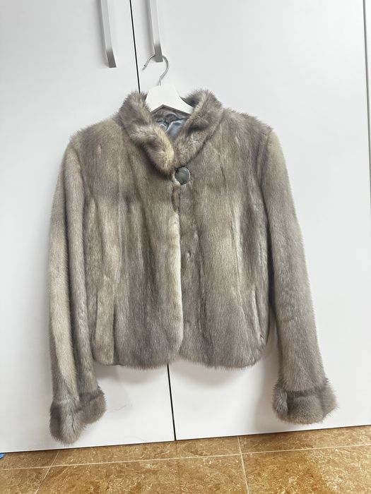 Haina de blana din nurca intreaga . Model facut la comanda floare