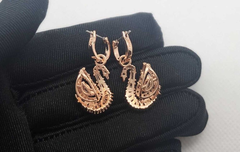 Cercei Swarovski Swan / Lebădă – noi, în cutie