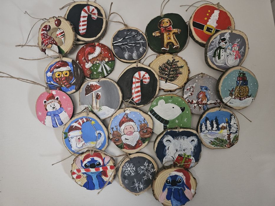 Коледни ръчно рисувани шайби