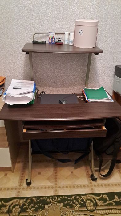 Продам компьтерный стол