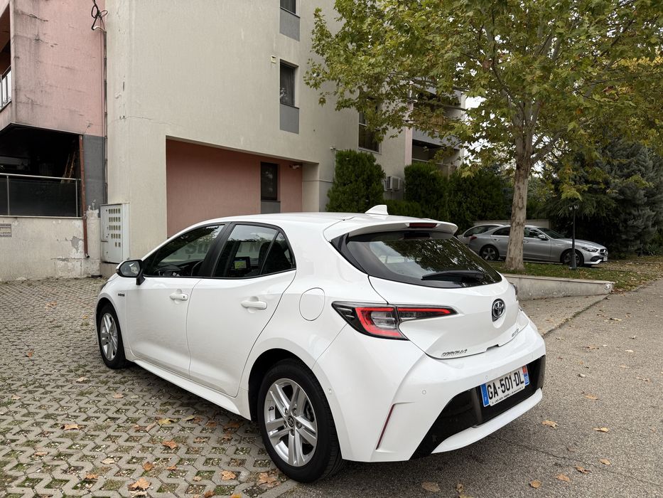 Vand toyota Corolla 1.8 benzina Hybrid