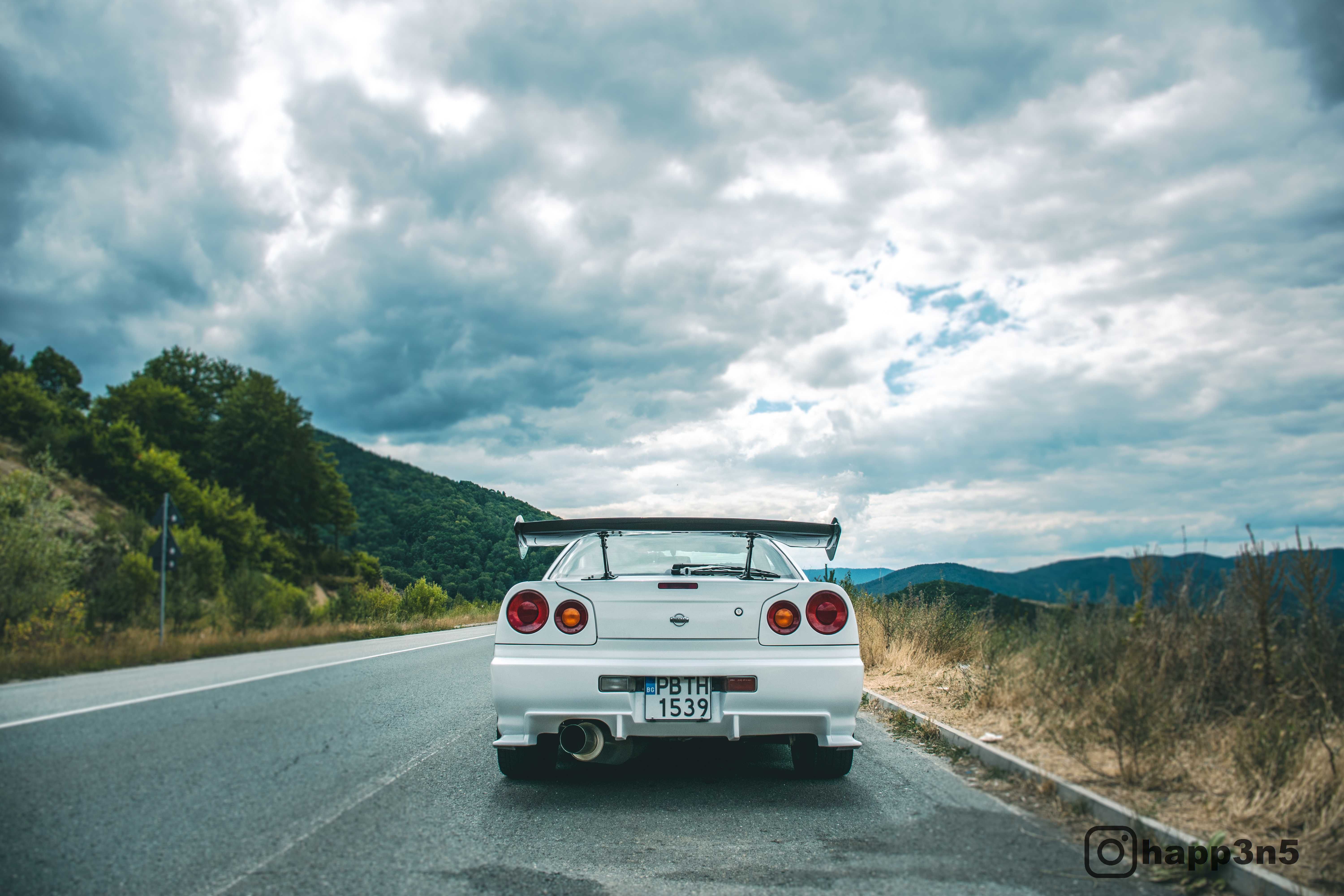 Кола под наем за бал - Toyota Supra, Nissan Skyline