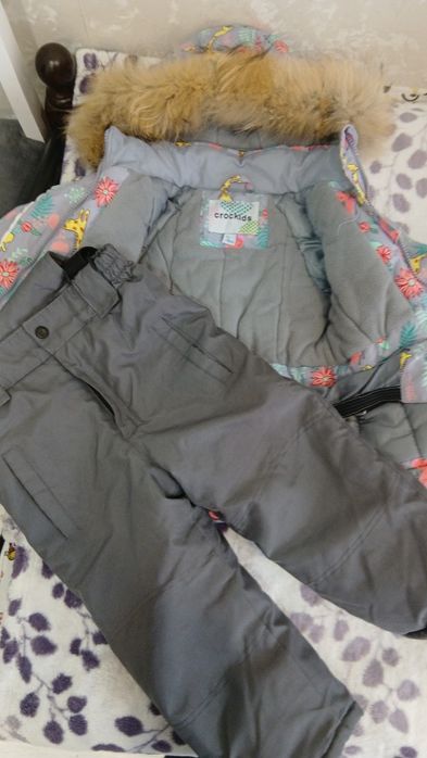 Зимняя куртка. В отличном состоянии. 2 куртки + 2комбез.