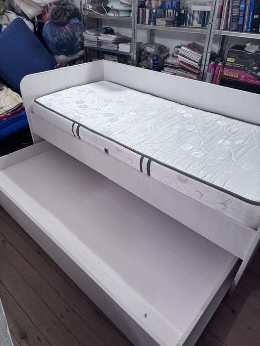 Pat cu douǎ locuri de dormit (fǎcut la comandǎ)