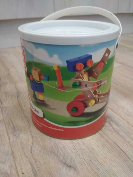 Playtive junior дървен конструктор 135 части