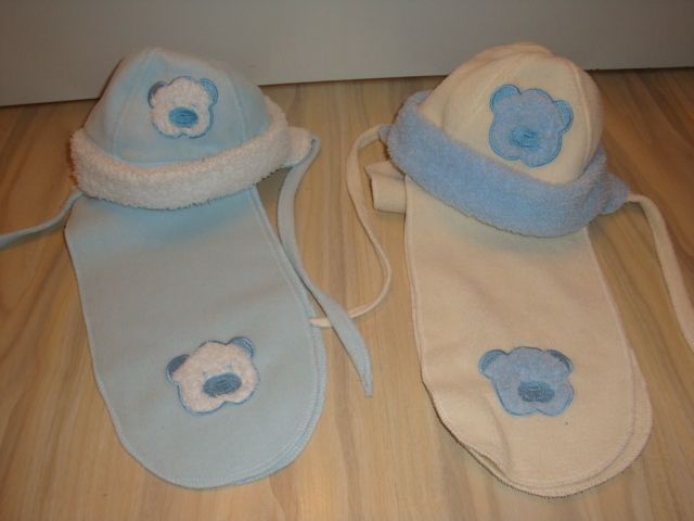 ботички за бебче и 2 комплекта шапка и шал