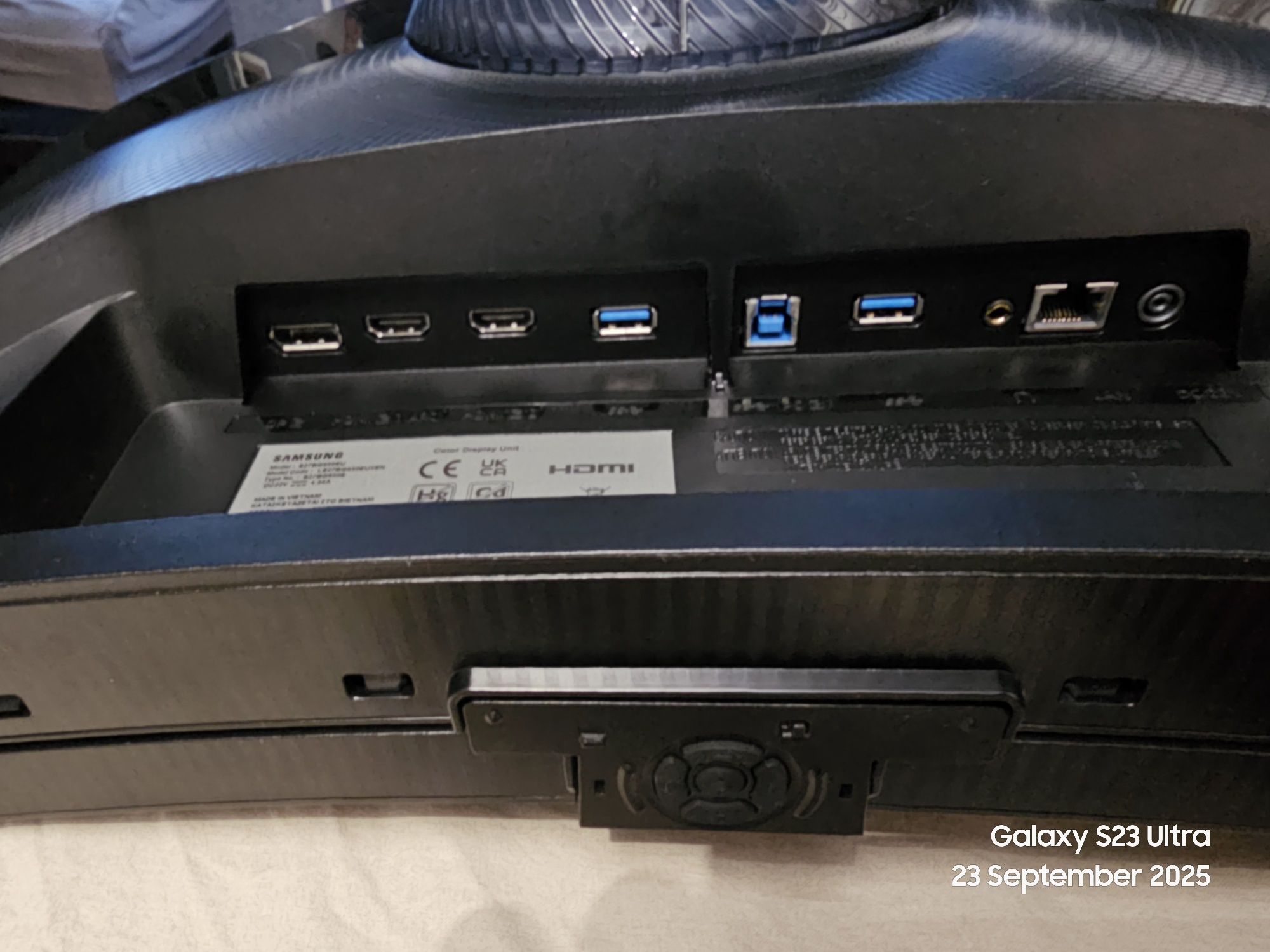 Samsung oddyssey G6 G65B 27" G65B 240hz