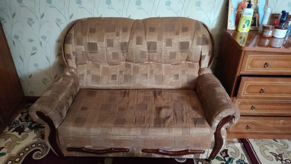 Малыи диван и кровать 2 этажная