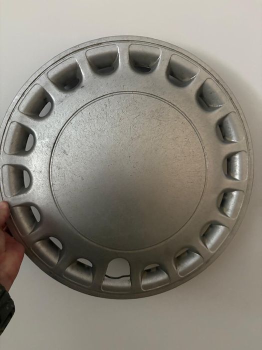 Комплект колпаков на колеса 15 размера.