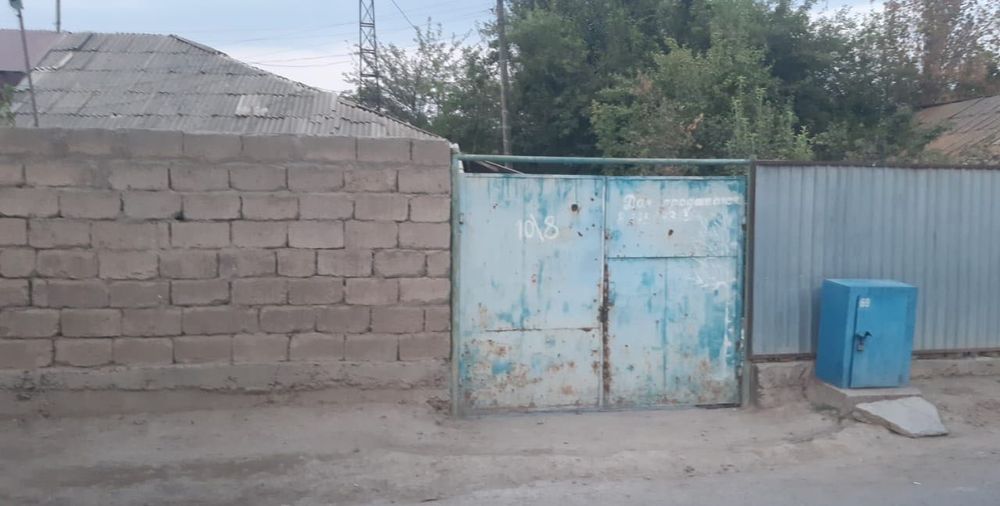 Продам угловой уютный дом. Дом ближе к трассе