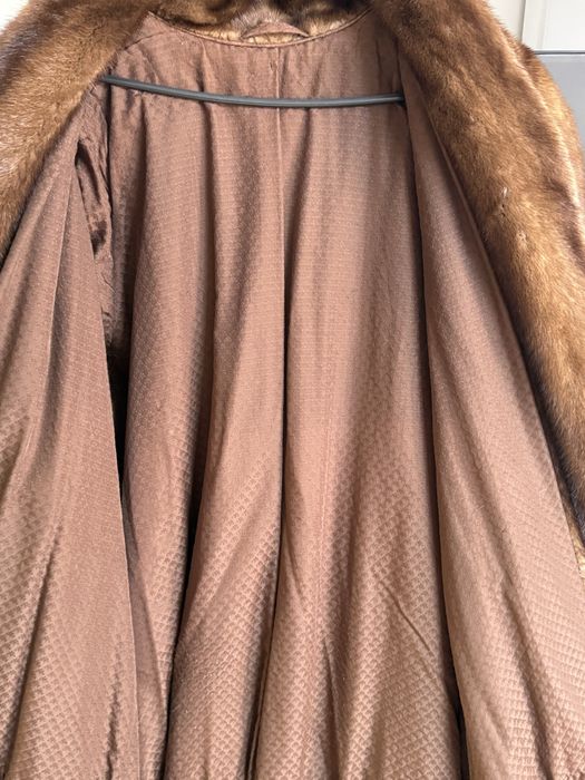 Vând haină de blană de nurcă